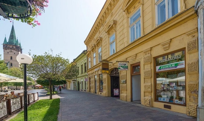 A terceira maior cidade da Eslováquia é Prešov
