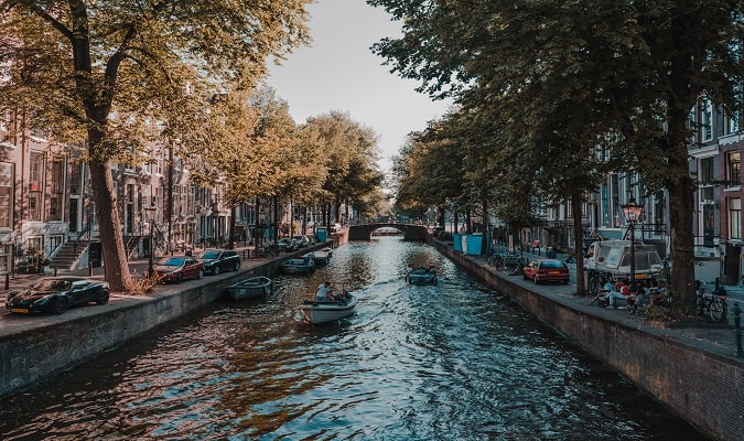 Amsterdam x Roma - Comparação Cidades