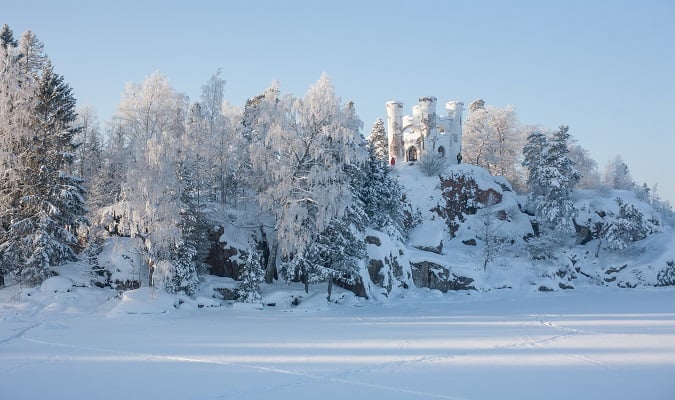 A Rússia conta com verões quentes e secos e invernos muito frios com temperaturas de -30Cº e nevascas.