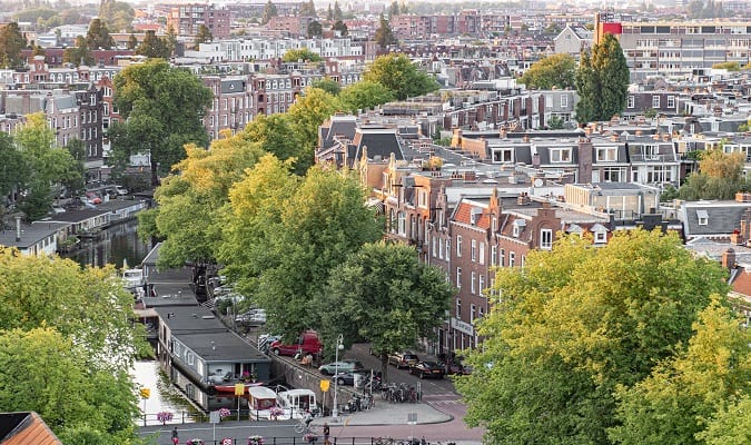 Com uma população estimada de 17,28 milhões de habitantes, a Holanda é o 12º país mais populoso da Europa.