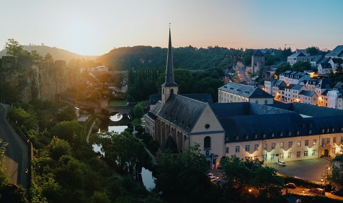 Com uma população estimada de 613.984 mil habitantes, Luxemburgo é o 43º país mais populoso da Europa.