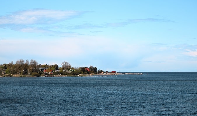 A Estônia é um país localizado na costa do Báltico, faz fronteira com a Letônia, Rússia e Golfo da Finlândia.